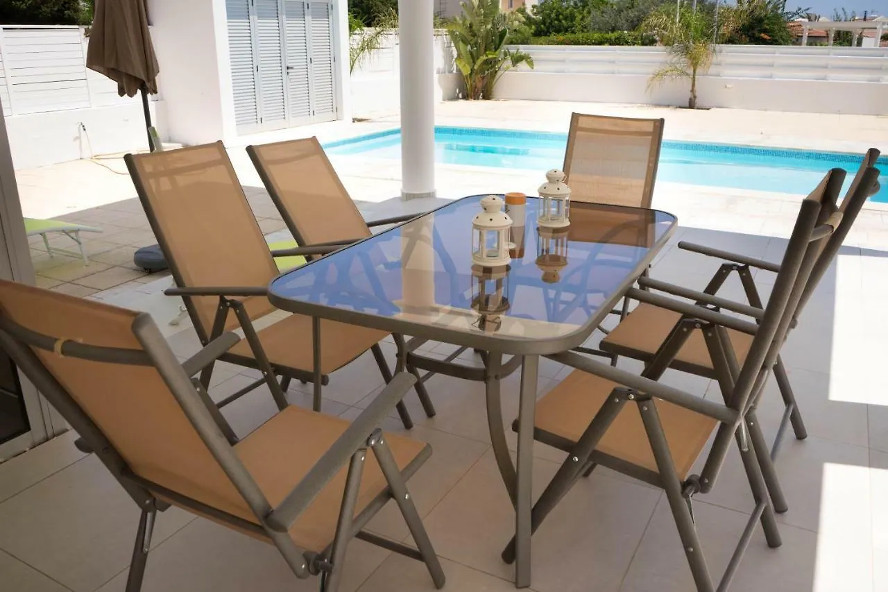 Colonial Beach Villa 16 & 15  Perivolia